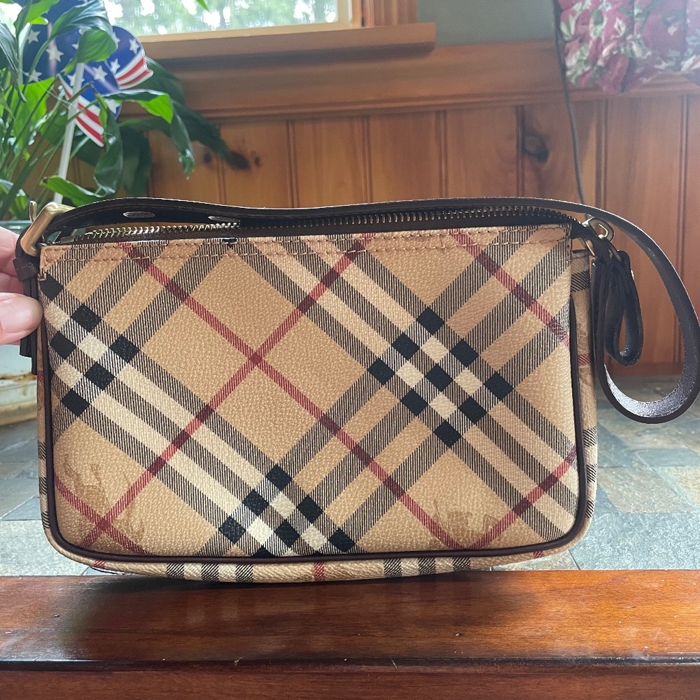 Burberry clutch